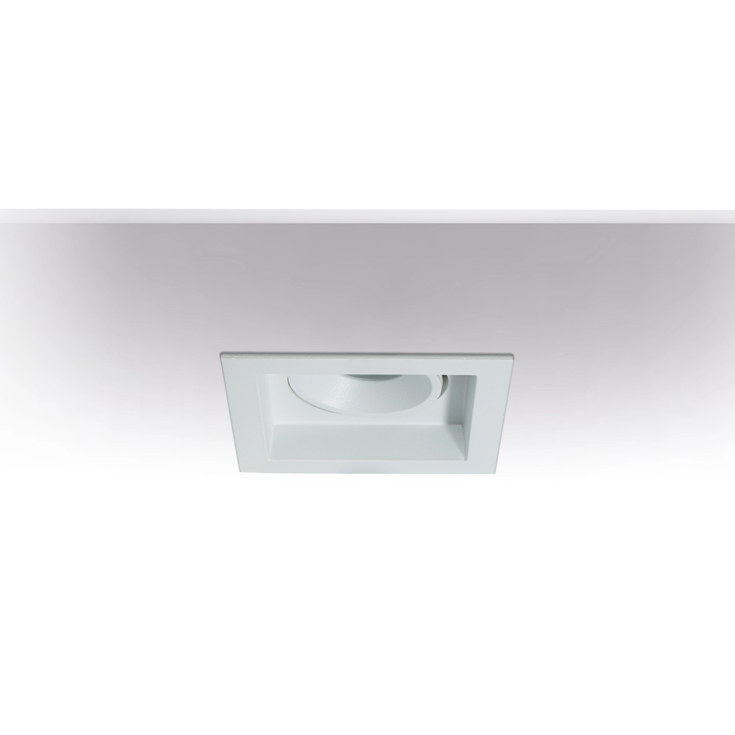 LED светильник встраиваемый влагозащищенный поворотный